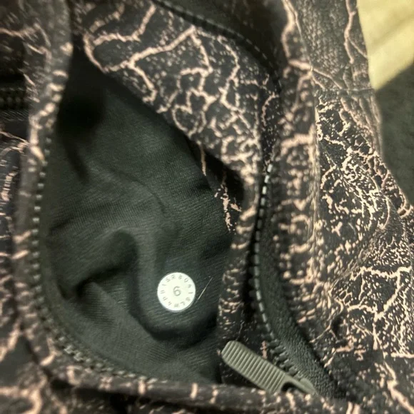 Lululemon Hooded Define Jacket *Nulu pink and black - Picture 8 of 8